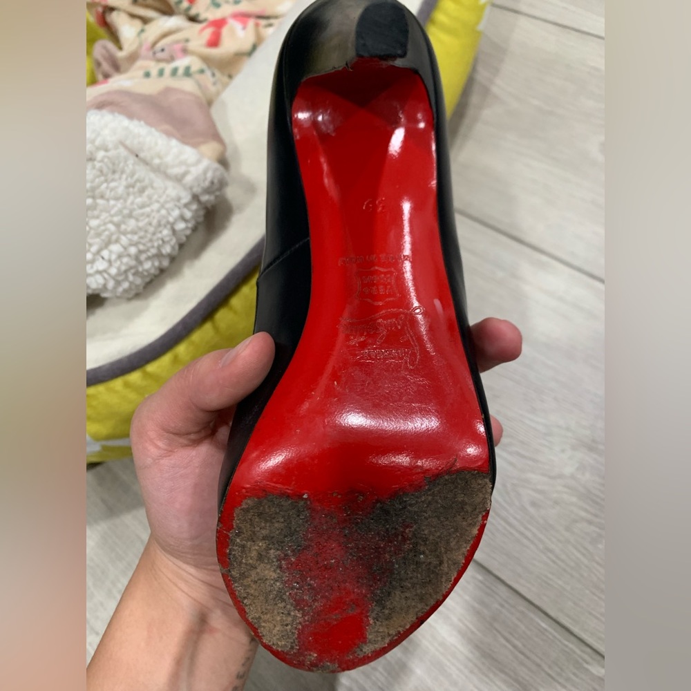 Authentic Louboutin black heels in good condition - Picture 6 of 8